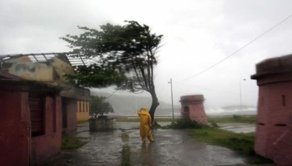 Huracán Matthew sale lentamente de Cuba por este de Baracoa: Persiste difícil situación en zona oriental