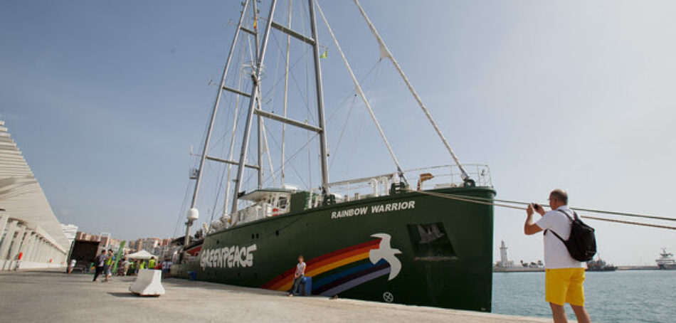 El buque insignia de Greenpeace, Rainbow Warrior, ya está en Málaga