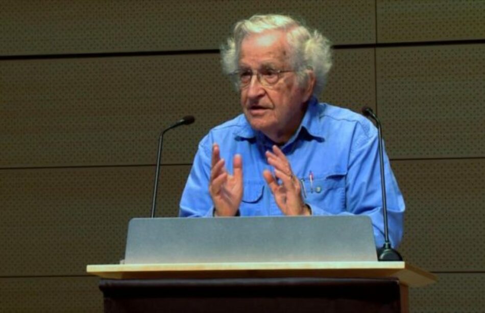 Noam Chomsky: Trump es resultado del miedo y de una sociedad quebrada por el neoliberalismo