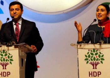 El genocidio político hacia los kurdos en Turquía es cada vez más grave: Detienen a varios diputados del HDP