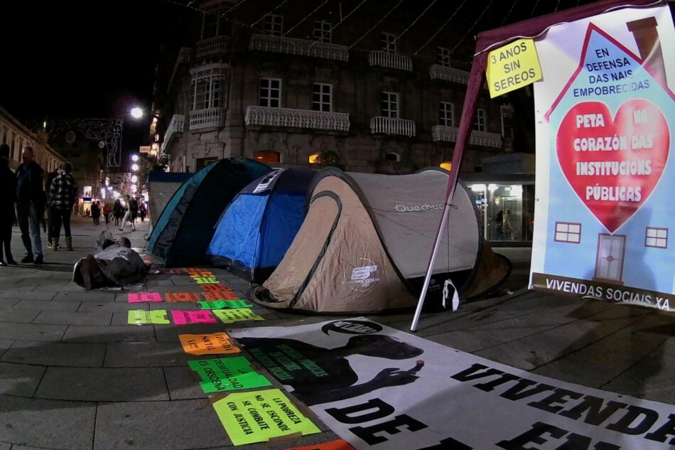 Activistas de la R.S.P. y Os Ninguéns acampan en Vigo para que no haya nadie sin techo