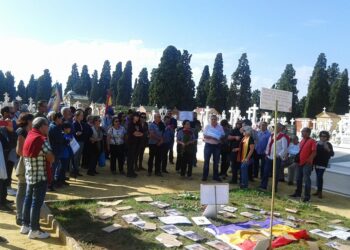 Participa pregunta a Espadas cuándo va a señalizar las fosas comunes del cementerio de San Fernando