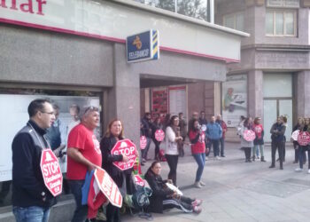 Piden la dación en pago al Banco Popular para una familia en Granada