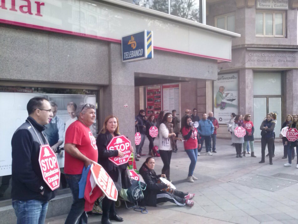 Piden la dación en pago al Banco Popular para una familia en Granada