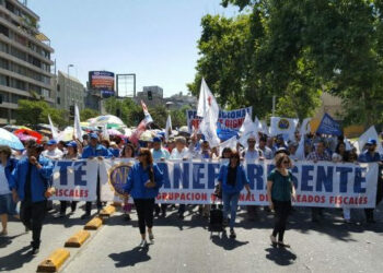 Chile: Sindicatos del sector público marcharon por el centro de Santiago