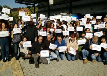 TVE, un 60ª aniversario reivindicativo, trabajadores se concentran frente a Torrespaña