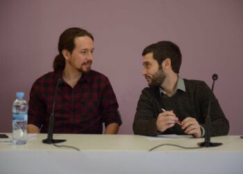 Podemos se reúne con diplomáticos de todo el mundo