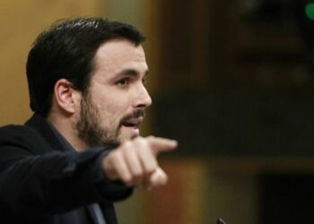 Garzón pide explicaciones al gobierno por la creciente precariedad y le responsabiliza de que con sus reformas «además de recortar salarios, recortan vidas»