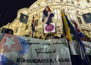 Multitudinario y emotivo homenaje a Fidel en las calles de Bilbao