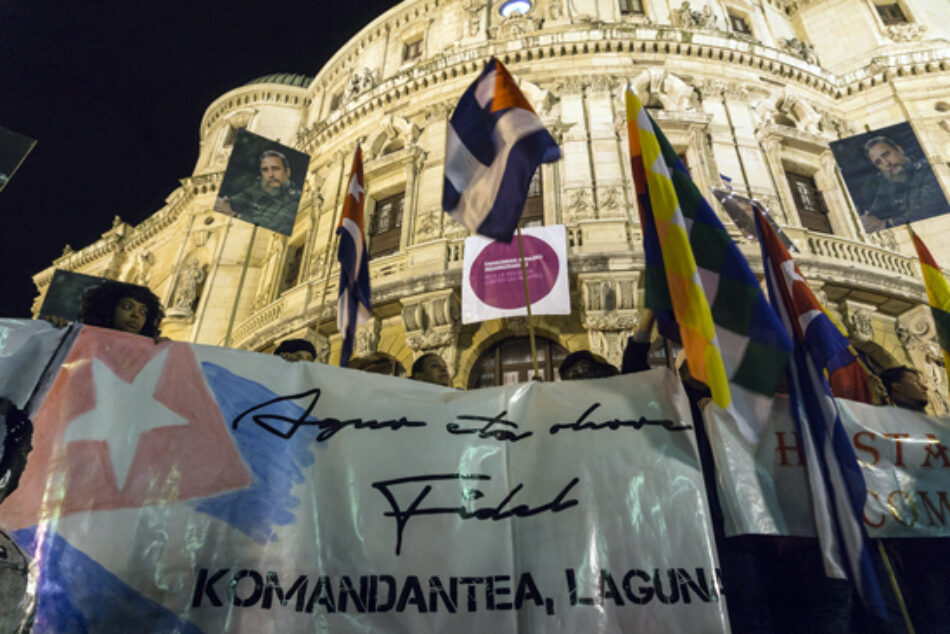 Multitudinario y emotivo homenaje a Fidel en las calles de Bilbao