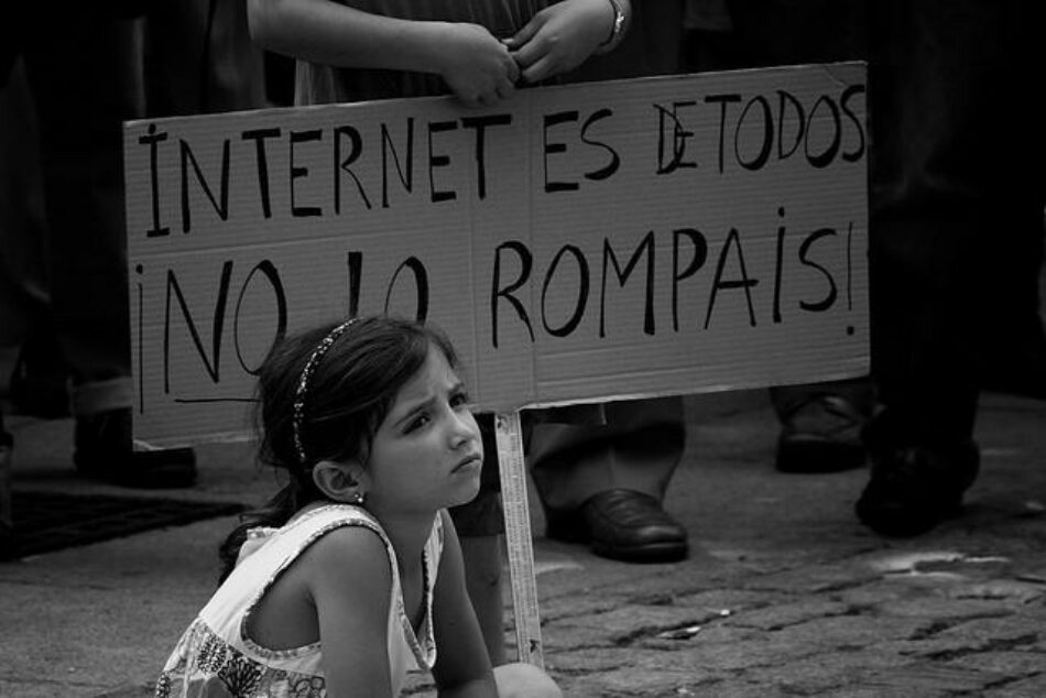 Hacia un Foro Social de Internet:  Por qué el futuro de Internet necesita movimientos de justicia social