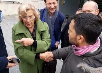 Manuela Carmena se compromete con las personas sin techo de Madrid