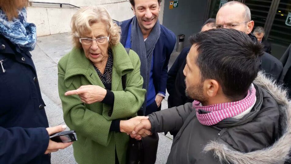 Manuela Carmena se compromete con las personas sin techo de Madrid