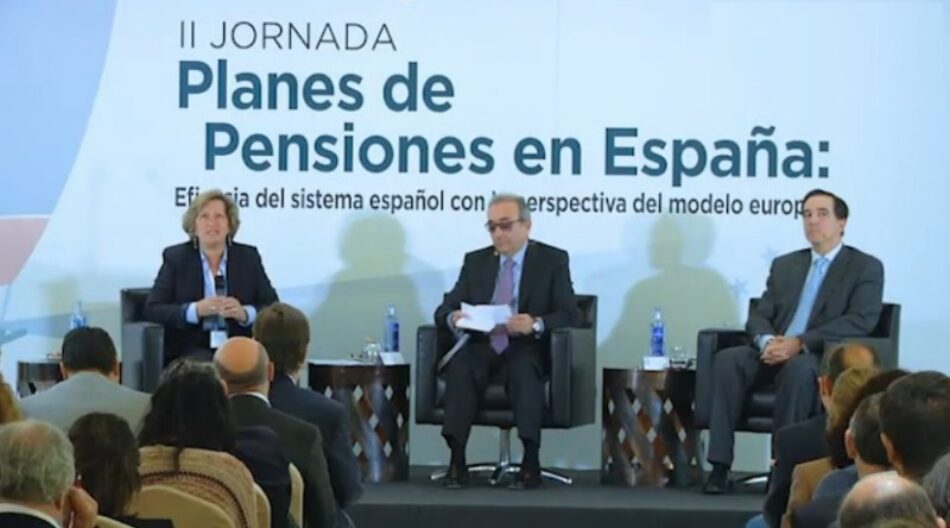 Aseguradoras maniobran para imponer pensiones privadas a todos los trabajadores