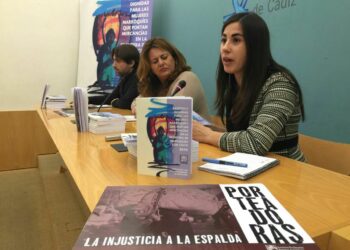 APDHA denuncia en un informe las vejaciones y el maltrato a las mujeres porteadoras en Ceuta