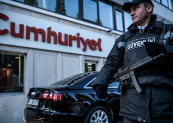 La Policía turca arresta al editor jefe del diario ‘Cumhuriyet’