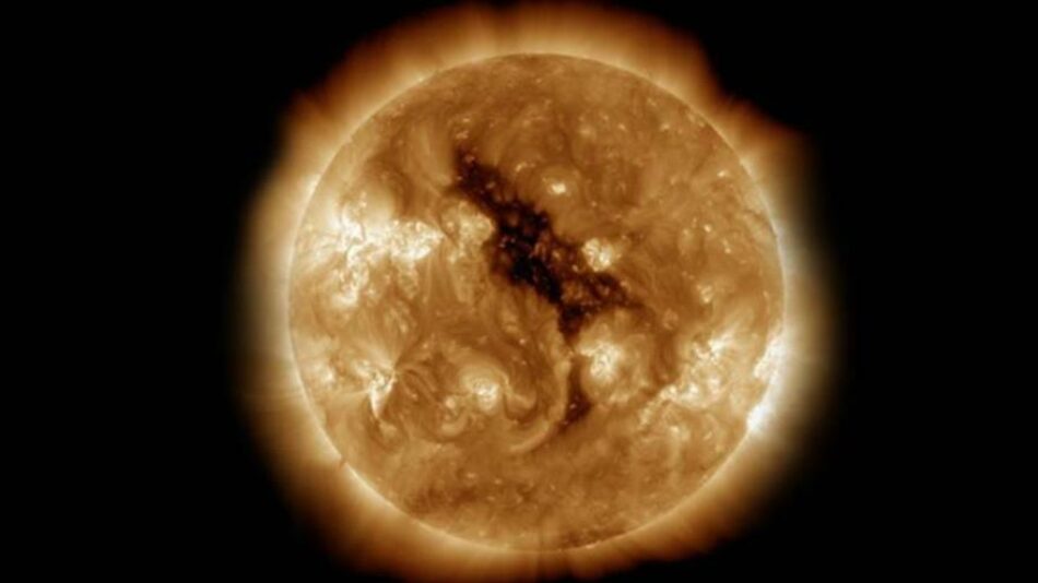 NASA captura la “sonrisa del Sol”