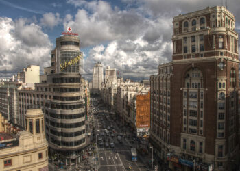 El cierre parcial de Gran Vía al tráfico ha mejorado la calidad del aire en el centro de Madrid