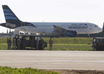 Avión libio secuestrado aterriza en Malta