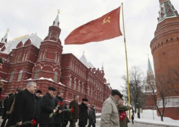 Ziugánov: Sin la URSS el capital se ha quitado la careta por completo