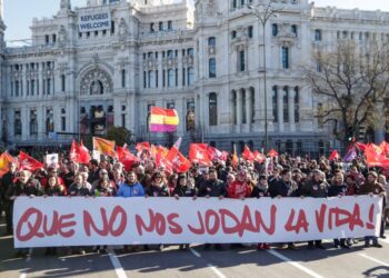 Garzón anima a la movilización “como sociedad y como víctimas de la crisis” porque llegó el momento de “recuperar los derechos que nos han robado”