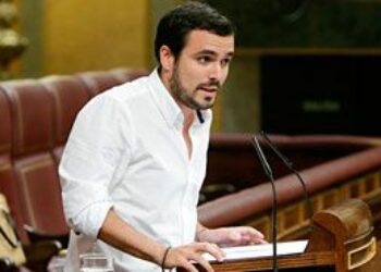 Garzón plantea en el Congreso «impulsar la I+D+i» con una iniciativa para equiparar la inversión a la media de la UE y «eliminar los límites a la tasa de reposición de empleo público»