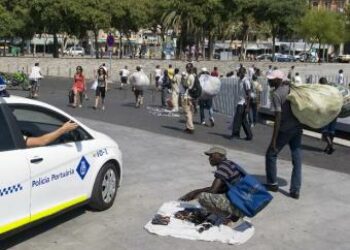 Dictada sentencia sobre denuncia interpuesta ante la actuación policial contra manteros en Sevilla