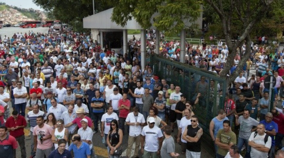 Mayor sindicato de Brasil inicia huelga por recorte salarial