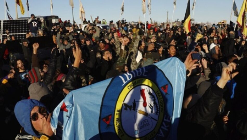 Indigenas sioux ganan batalla contra un oleoducto que tenía que pasar por sus tierras en Dakota del Norte