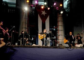 Silvio Rodríguez en concierto homenaje a Fidel y trovadores