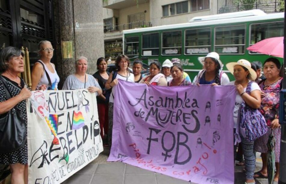 Feministas de Nuestramérica exigieron justicia en la embajada de Guatemala por asesinato de Laura Vásquez Pineda