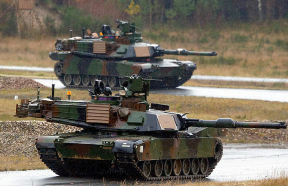 Centenares de tanques de EE.UU. se despliegan en la frontera rusa