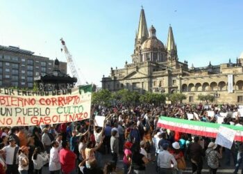 Convocan a mexicanos a protestar pacíficamente contra el aumento de los combustibles
