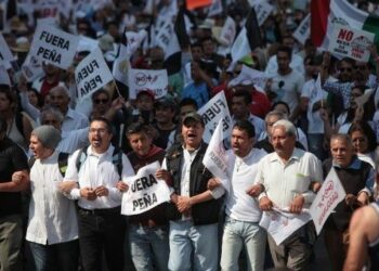 Educadores mexicanos se unen a protestas contra «gasolinazo»