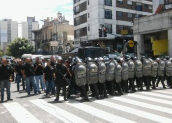 Brutal represión en el barrio de Once contra los vendedores ambulantes