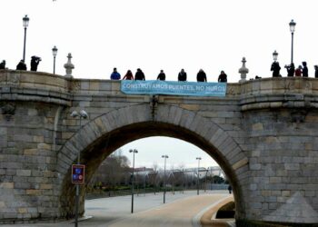 Podemos se suma a la campaña #BridgesNotWalls contra Trump