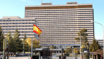 La plantilla del Hospital General de la Defensa Gómez Ulla se moviliza ante las maniobras de la dirección para no aplicar las 35 horas