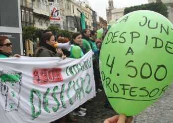 Podemos Andalucía convoca a medio centenar de colectivos para defender la escuela pública