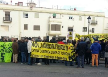 Éxito rotundo de la concentración celebrada en Chiva contra la incineración de residuos tóxicos en la cementera de Buñol