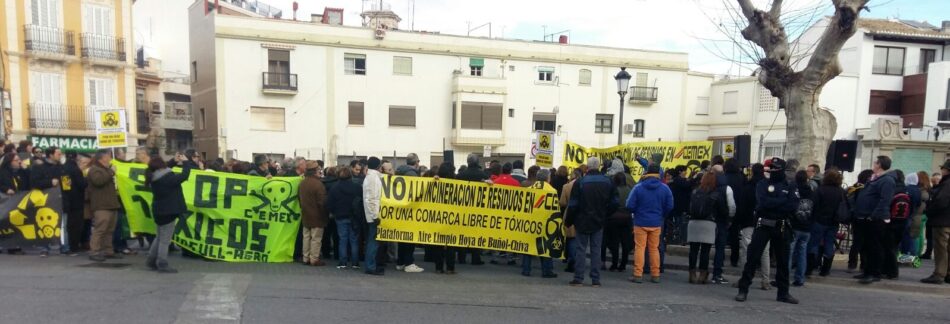 Éxito rotundo de la concentración celebrada en Chiva contra la incineración de residuos tóxicos en la cementera de Buñol