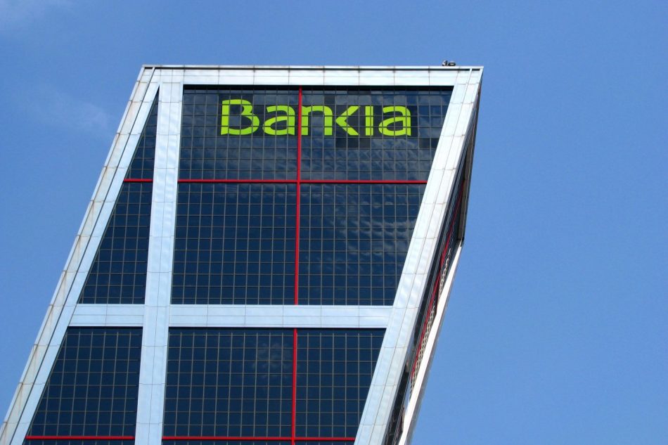 Sindicatos, partidos políticos y organizaciones ciudadanas reclaman paralizar la venta de Bankia y de BMN