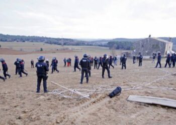 Piden entre dos y siete años de prisión para seis activistas contra la MAT