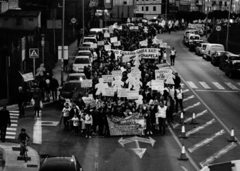 Multitudinaria manifestación en Chapela por los daños de la AP-9