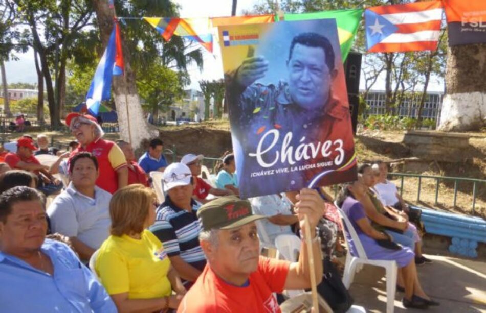 Recordaron el levantamiento del 4F y homenajearon a Hugo Chávez en El Salvador