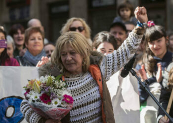 Tras 3 años de aislamiento en la prisión quedó libre la abogada Arantza Zulueta: cientos de independentistas la recibieron en Bilbao