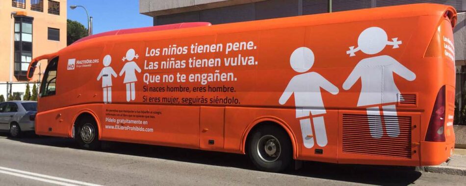 Denuncian el mensaje LGTBi-fóbico del autobús del grupo ultra ‘HazteOír’ que recorre varias zonas escolares de Madrid