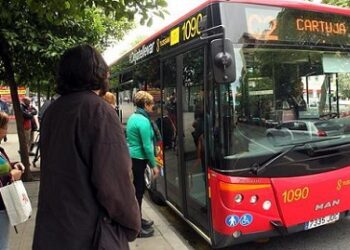 Más País Andalucía apuesta por una tarjeta única de transporte gratuita tanto en las grandes ciudades como en sus áreas metropolitanas