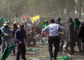 México: Protesta de campesinos en capital mexicana deja 20 heridos