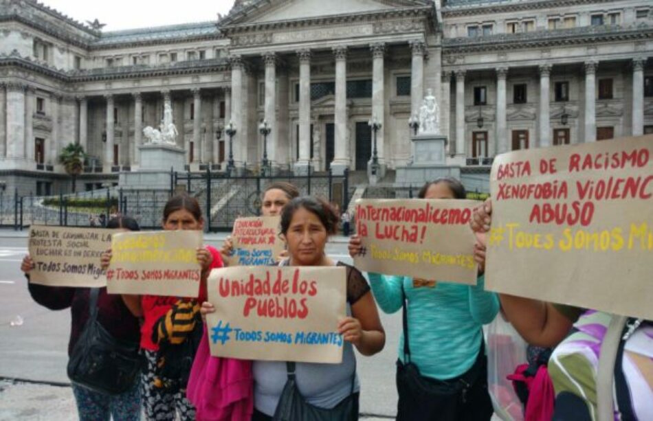 Argentina. Se movilizaron al Congreso para rechazar Ley Racista de Macri. #MigrantesSomosTodxs