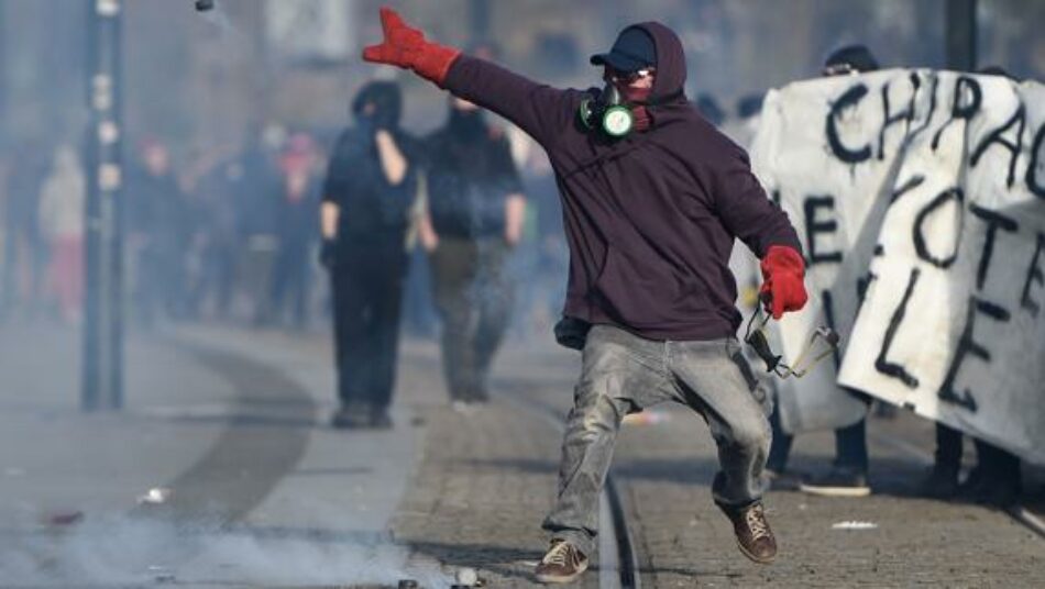 Francia: Once policías heridos durante una violenta protesta en Nantes contra Le Pen